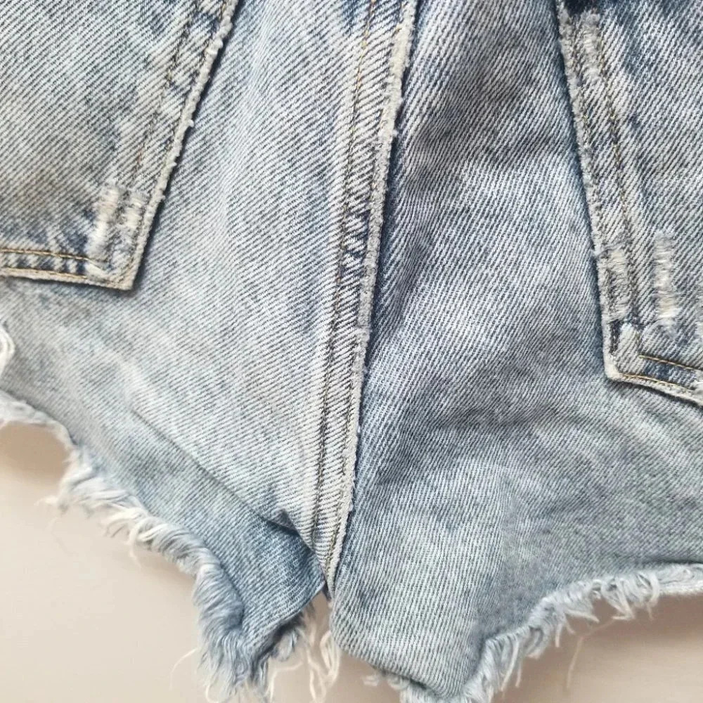 đ
şAGOLDE High Rise Button Fly Distressed Jean Shorts 23 - Picture 7 of 10